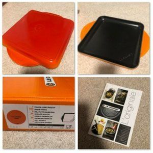 Le Creuset Enamaled Cast Iron Square Griddle, 9.5", Flame